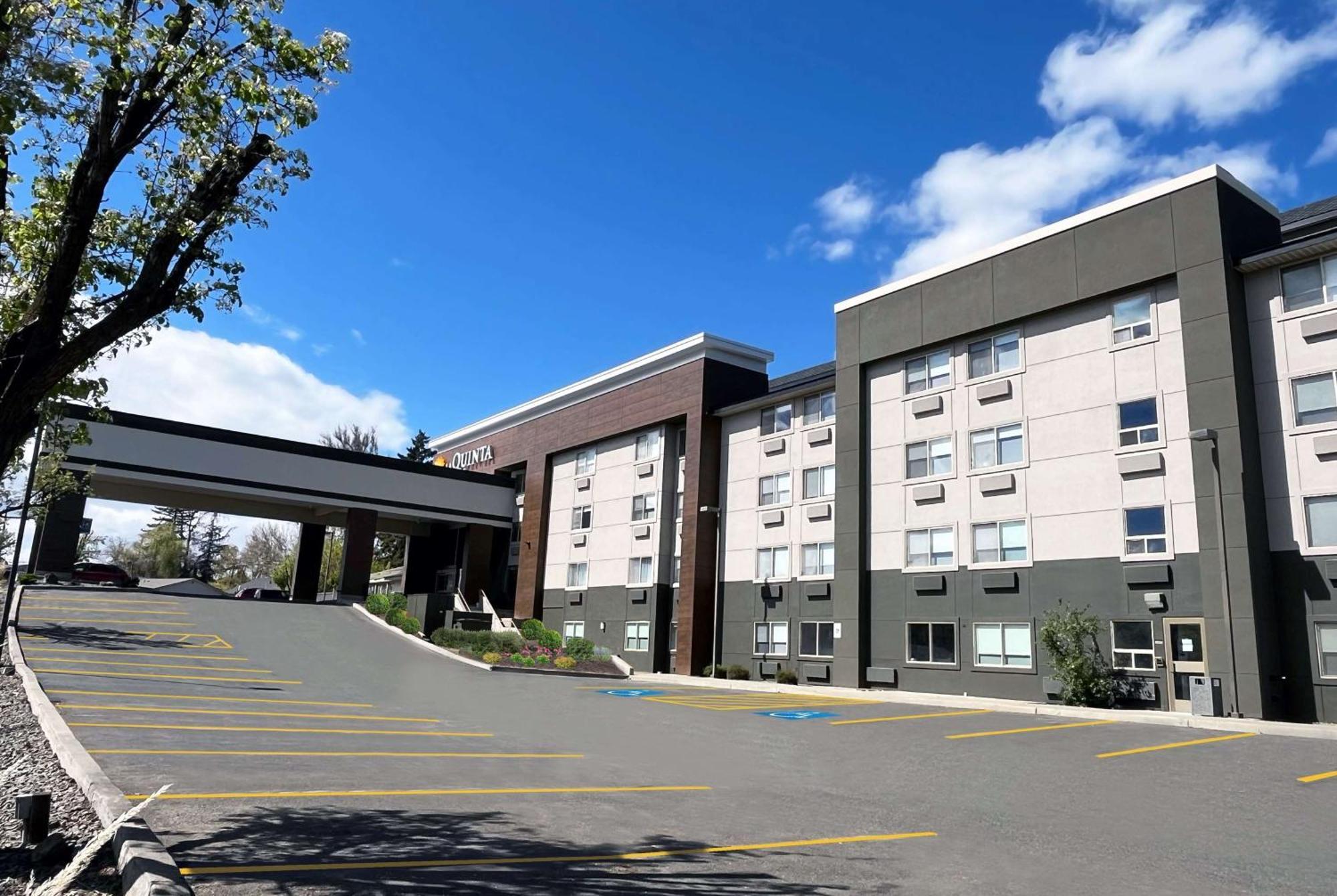 La Quinta Inn & Suites By Wyndham Yakima Downtown Exterior photo